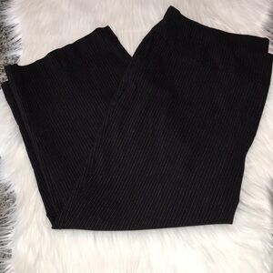 4/$20 black striped capri pants